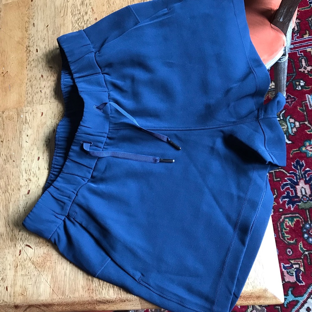 Lululemon NWOT navy blue shorts
